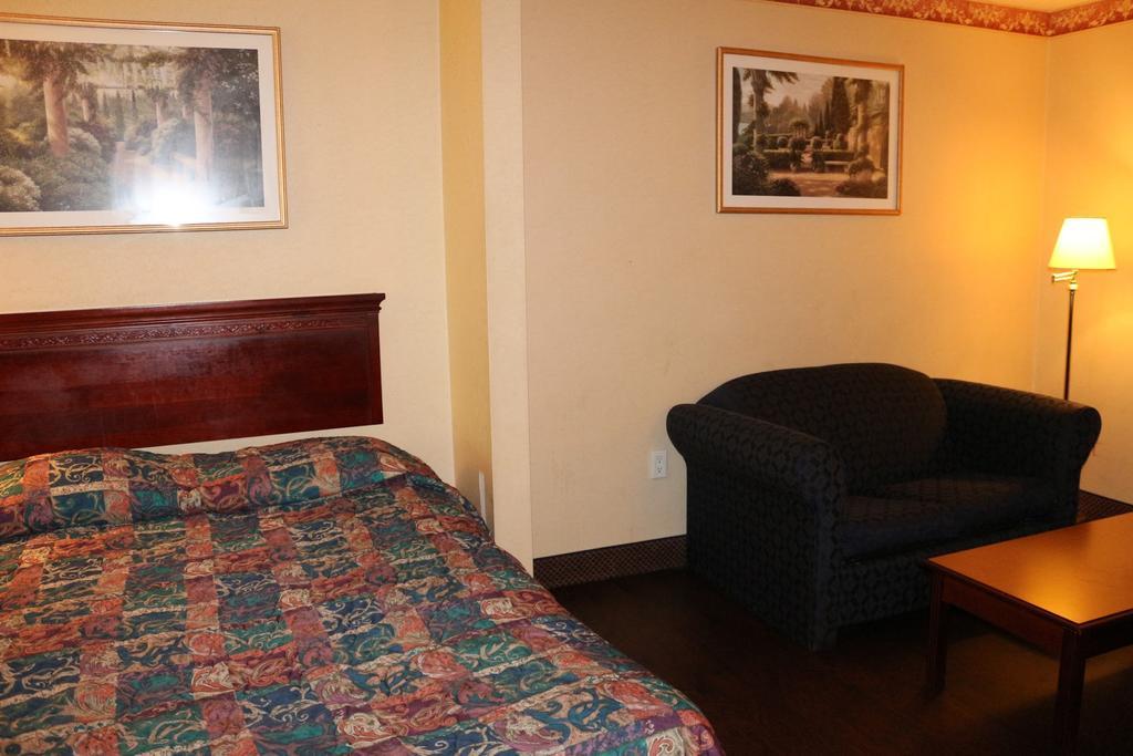 Magnolia Bay Hotel & Suites Jonesboro Esterno foto